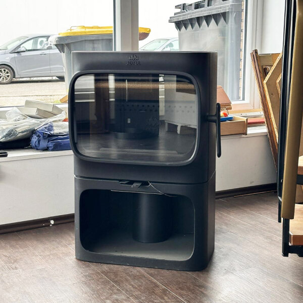 Ausstellungsstück Kaminofen Jøtul F 305 B schwarz mit Sockel 7 kW