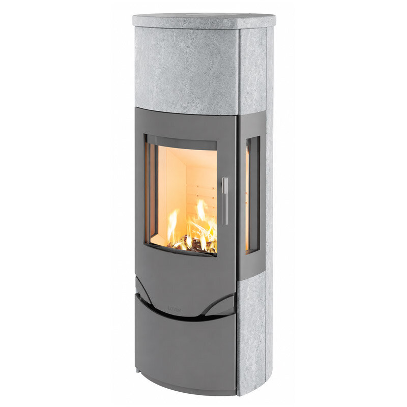Kaminofen Lotus Prio M mit 7 kW – wählbare Verglasung und Verkleidung